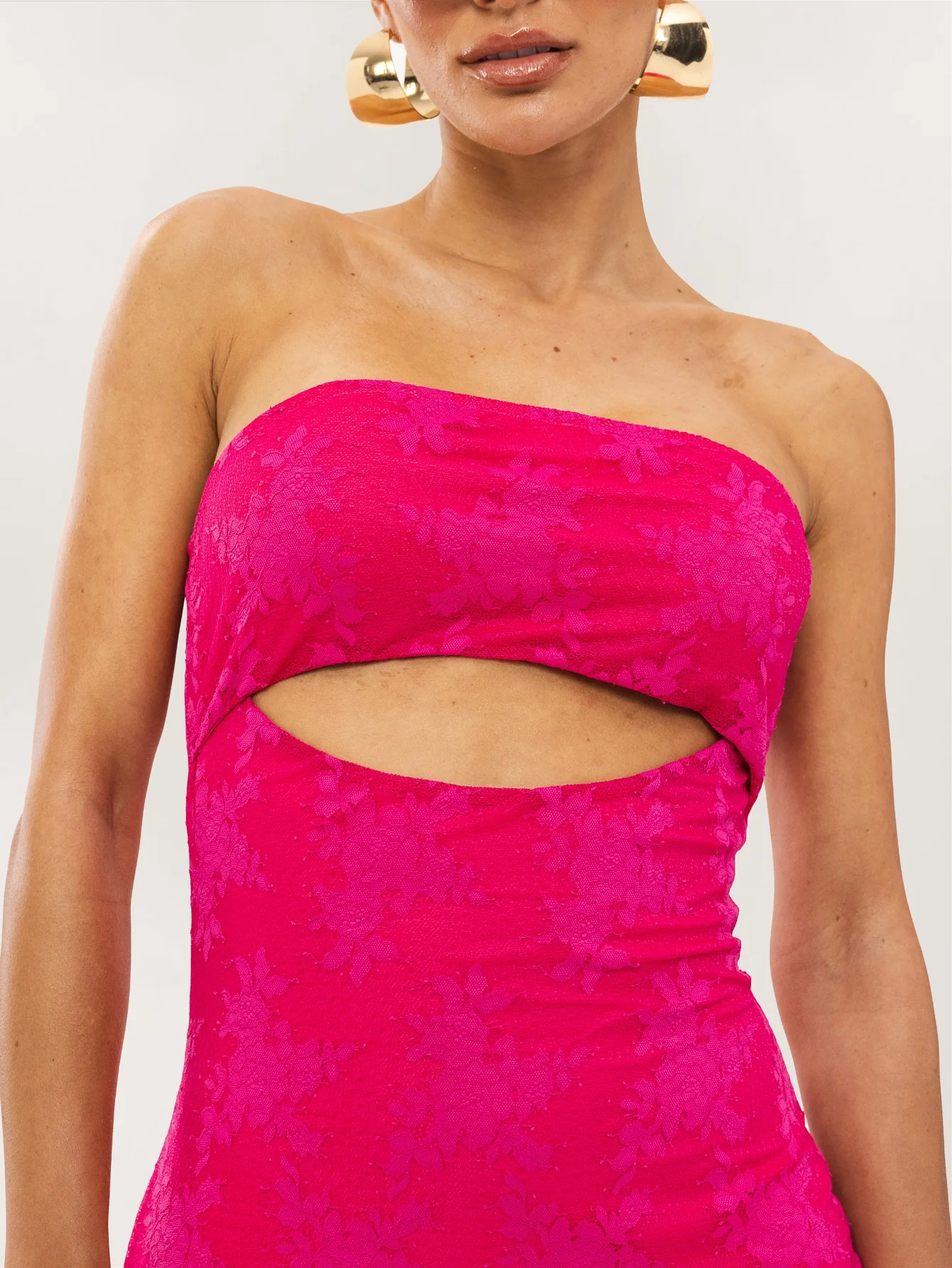 Manara Dress in Raspberry Lace - Image 3